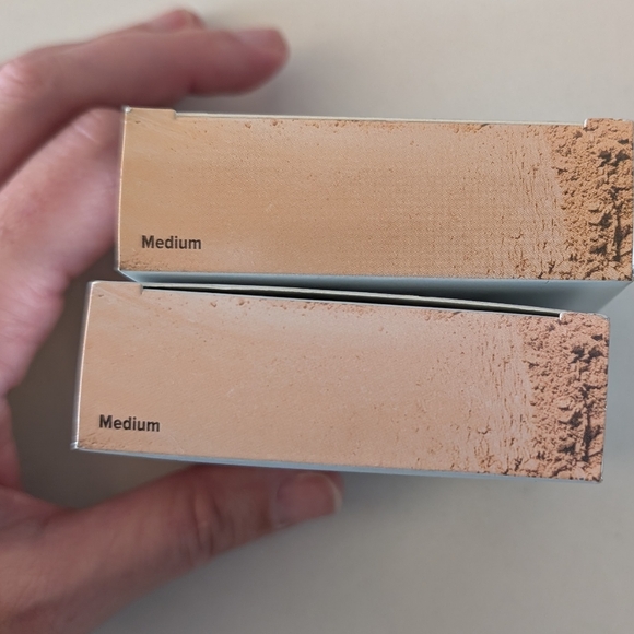 IT Cosmetics Foundation Box - Picture 4 of 8